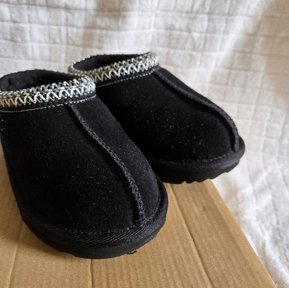 T Tasman II UGG toddler girl shoes. Size 10 toddler. - Picture 11 of 11